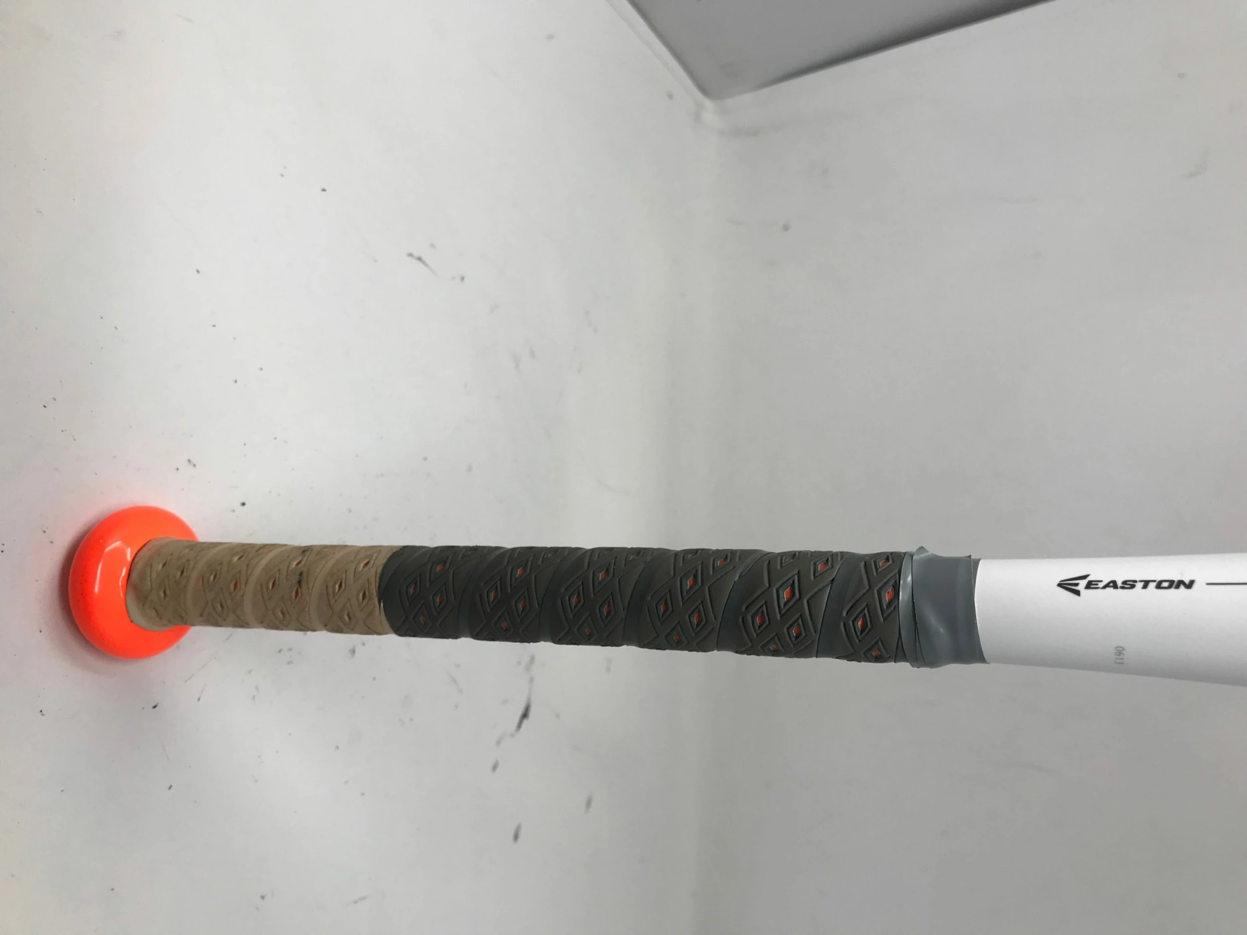 Used1 Easton Mako FP14MK 32/22 Fastpitch Softball Bat 2 1/4" Orange/White/Gray - Image 3