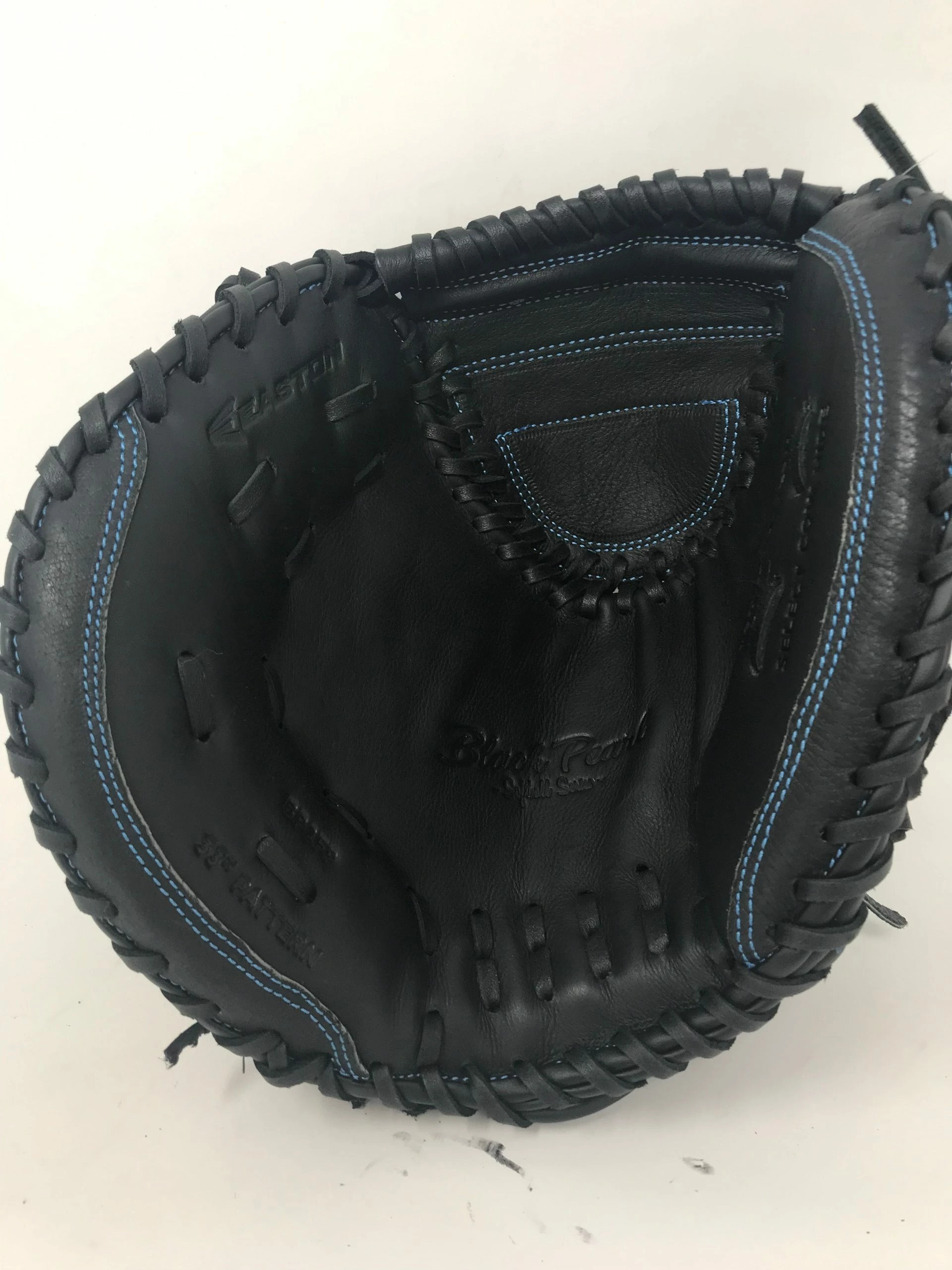 New Easton Black Pearl Series BP2FP LHT 33 Fastpitch Softball Catcher's Mitt Blk - Image 2