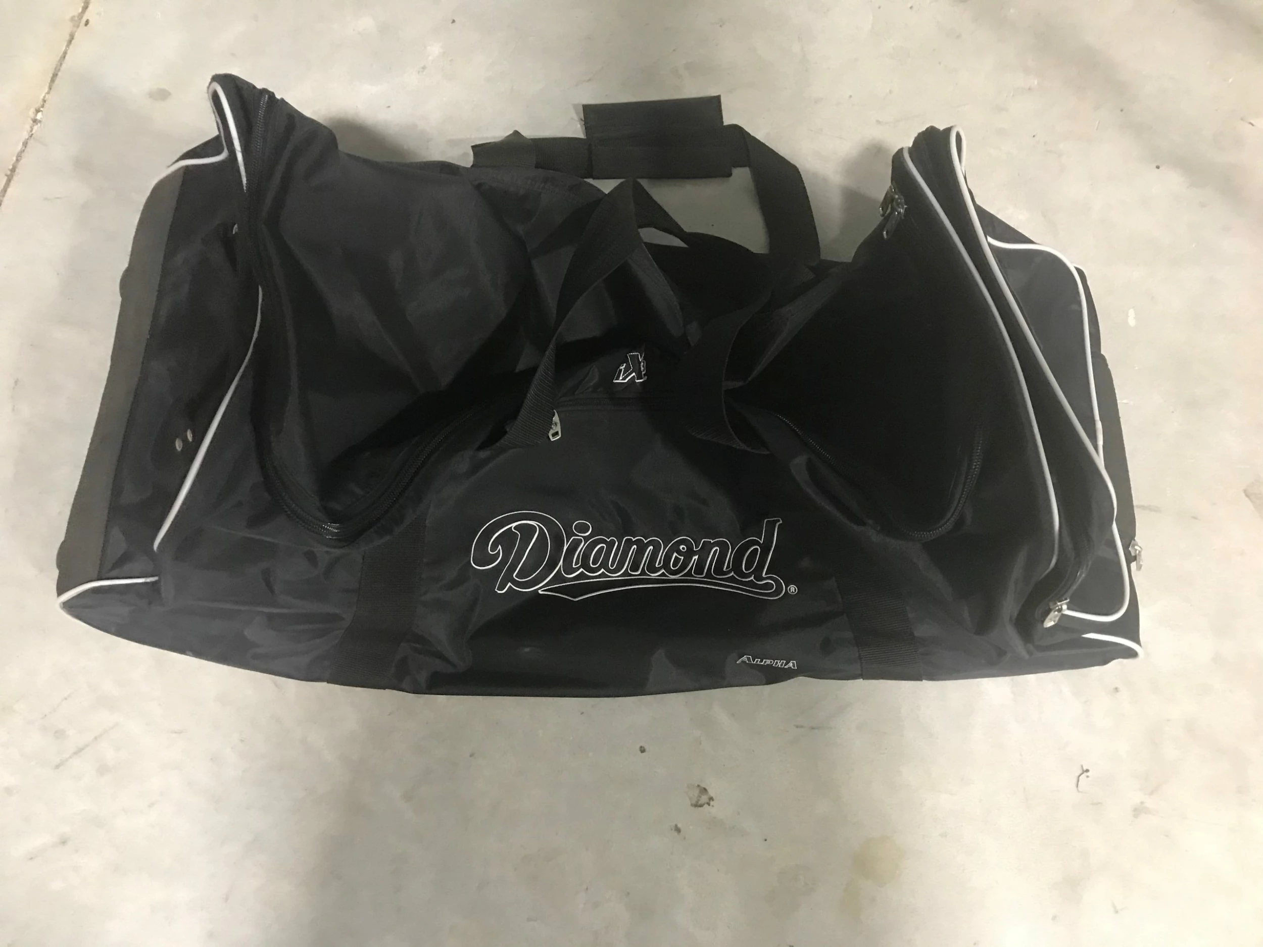 Used Diamond High Quality Softball/Baseball Equipment Bag Black/White