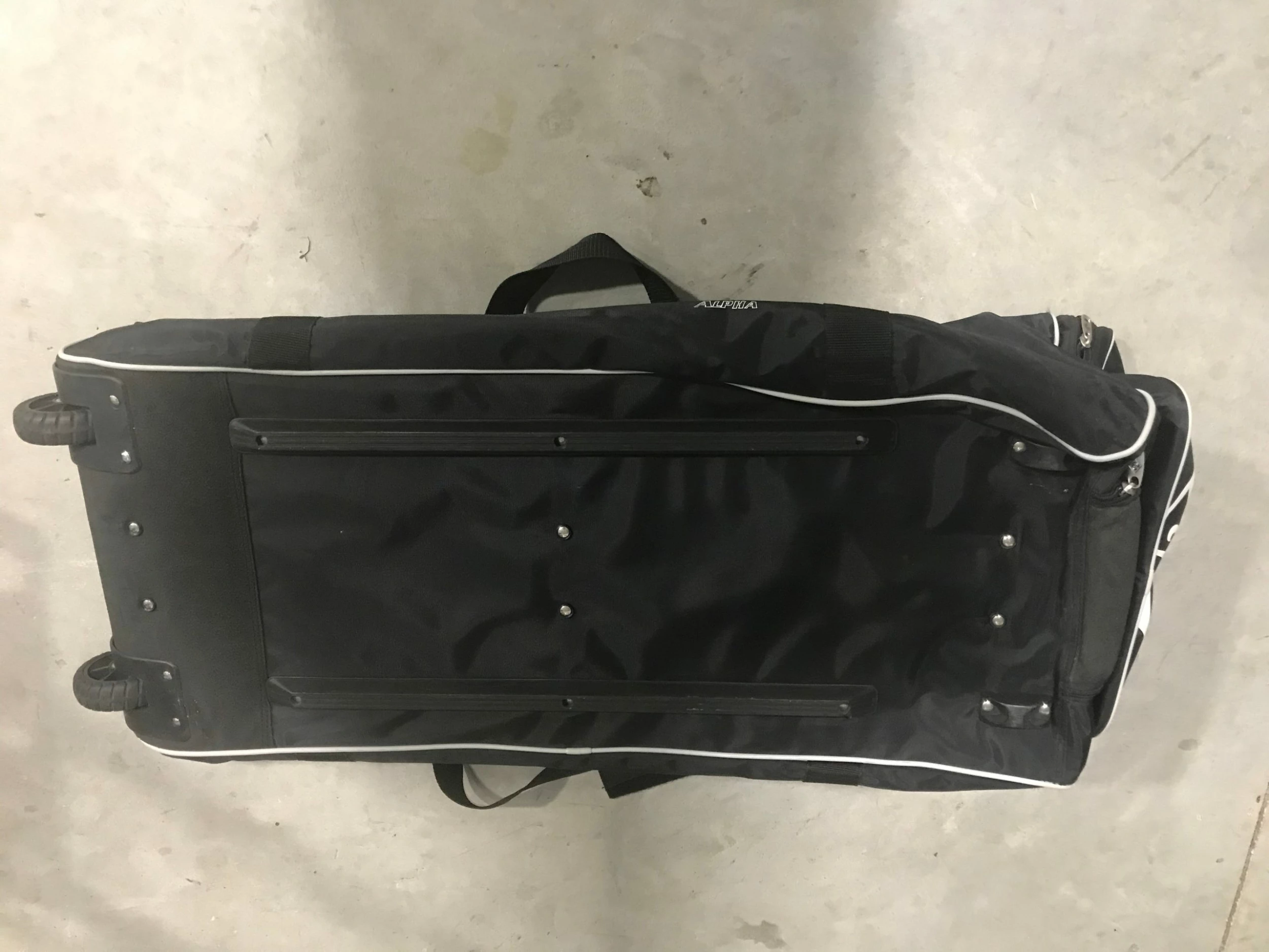 Used Diamond High Quality Softball/Baseball Equipment Bag Black/White - Image 2