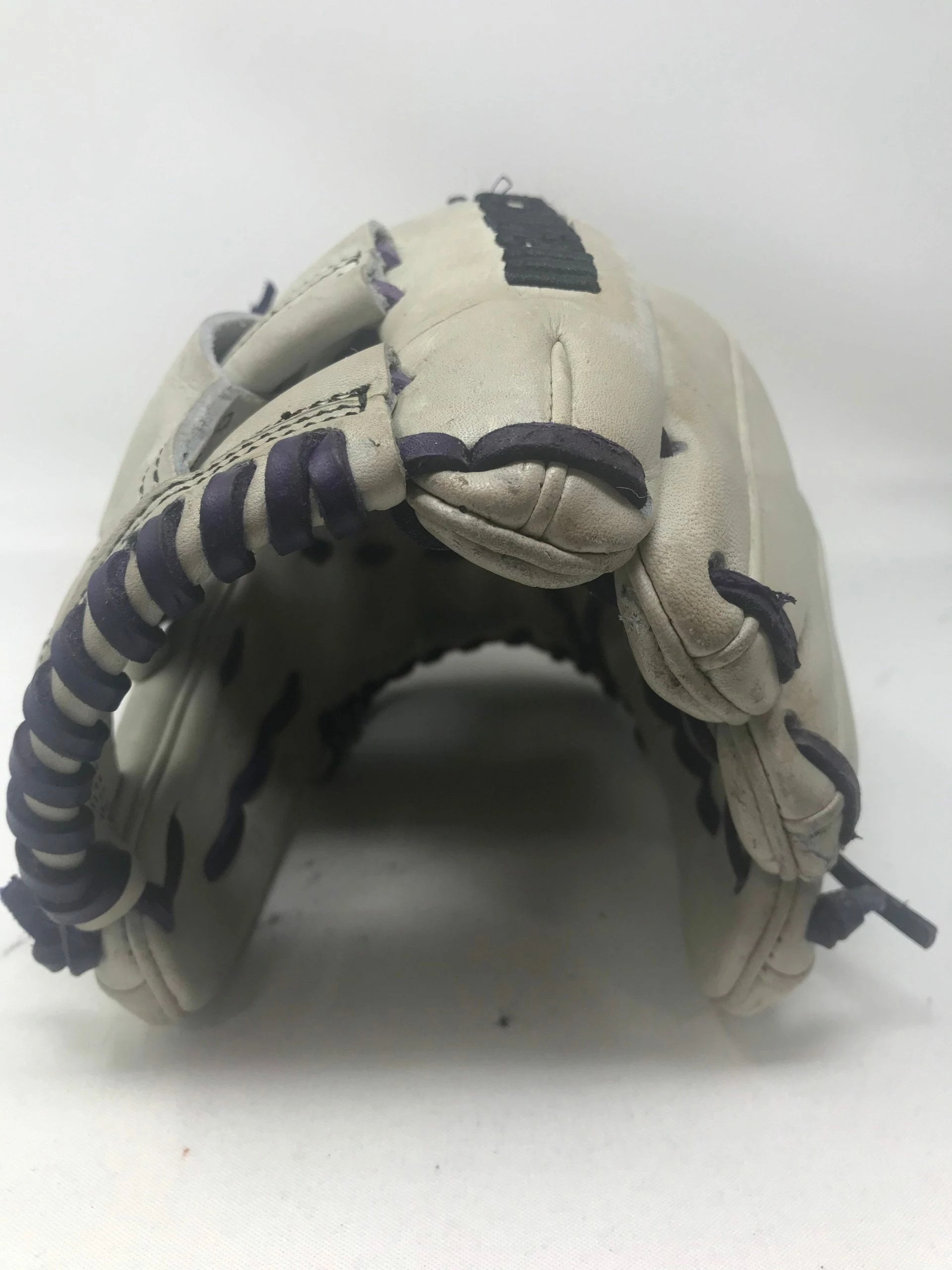 New Other Marucci MFGSB1175C 11.75" RHT Cross Web Fastpitch Softball Glove Gry Infield - Image 2