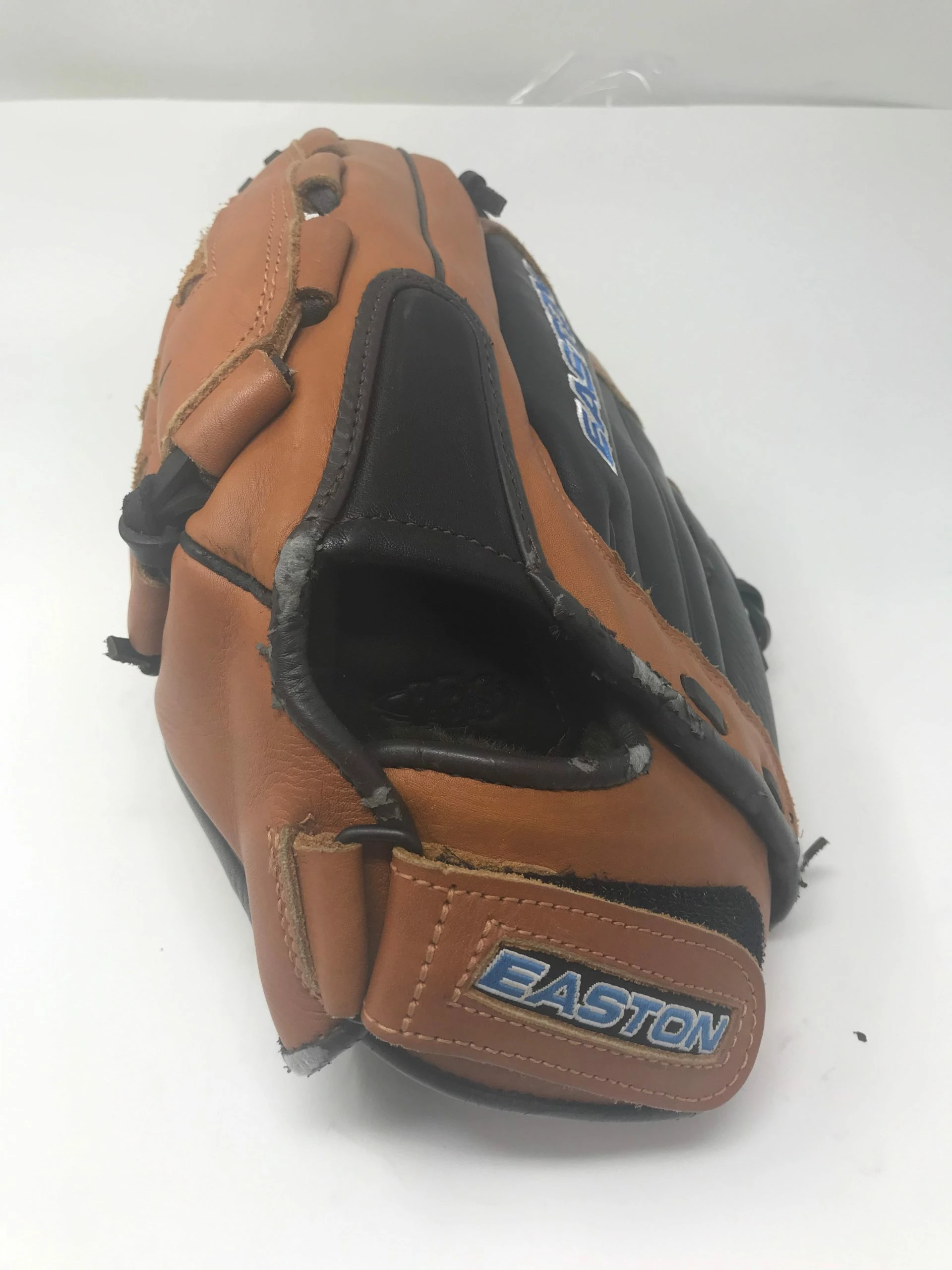 New Other Easton Stealth 12In Wmn Fastpitch Softball Glove Series S LHT Brn/Blk