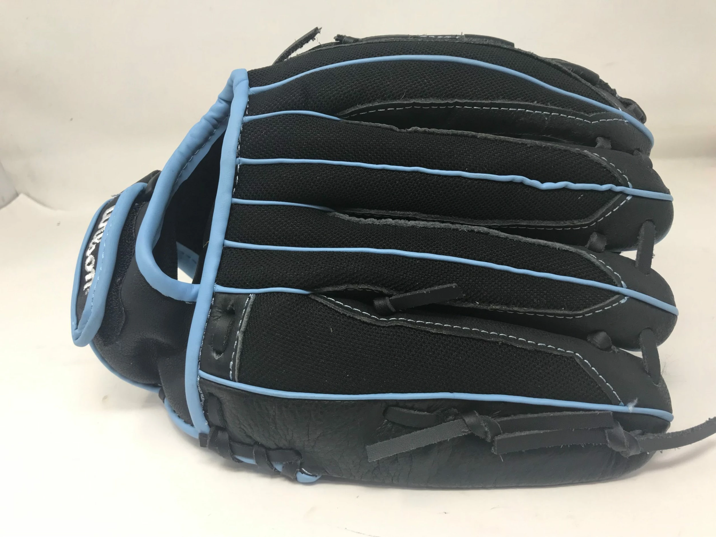 New Wilson Flash Youth Fastpitch Softball Glove LHT Black/Blue 12 Inch - Image 3