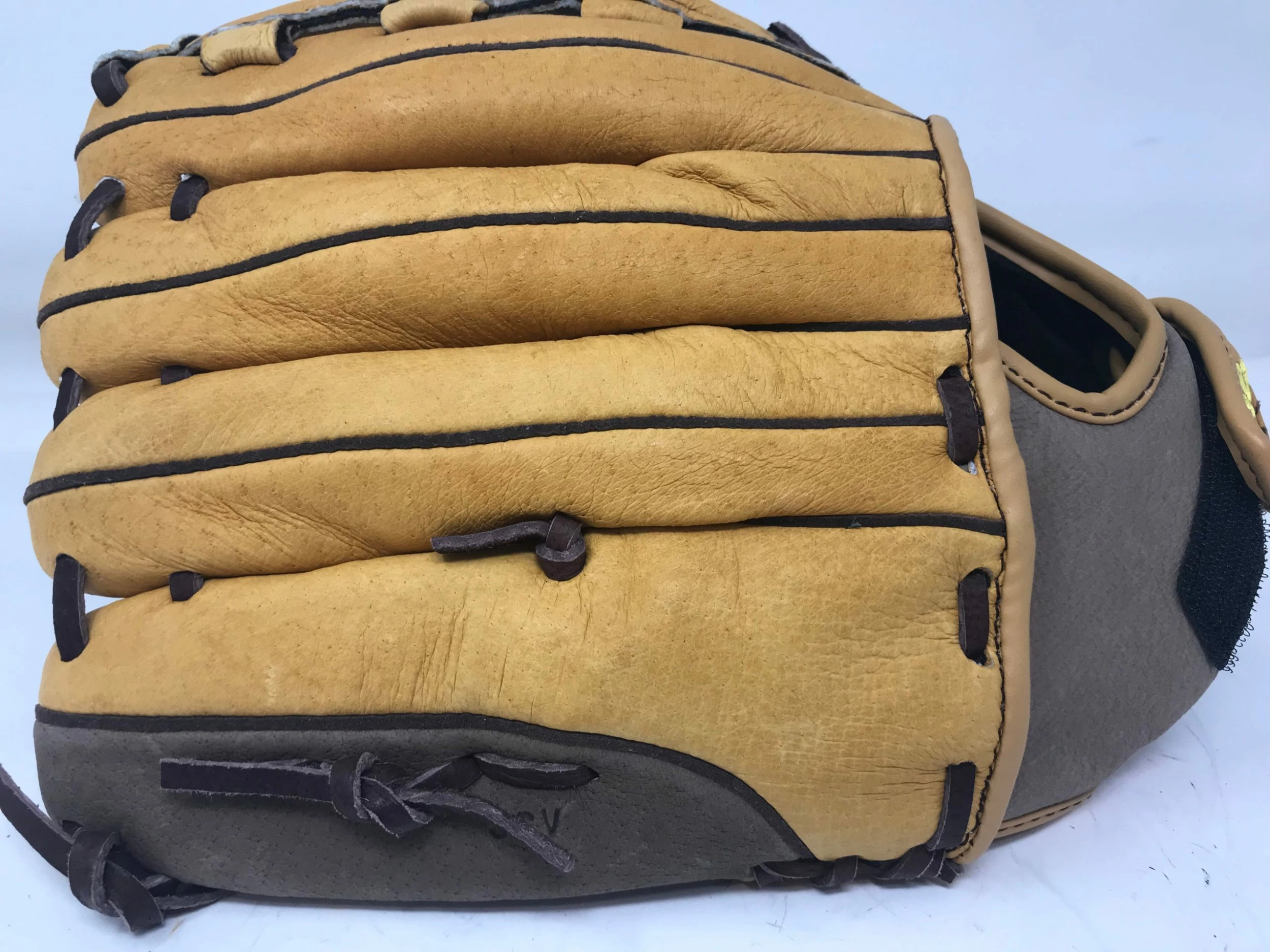 New Wilson A440 A0440 12-BR 12" Fastpitch Softball RHT Black/Wht Fielding Glove - Image 2