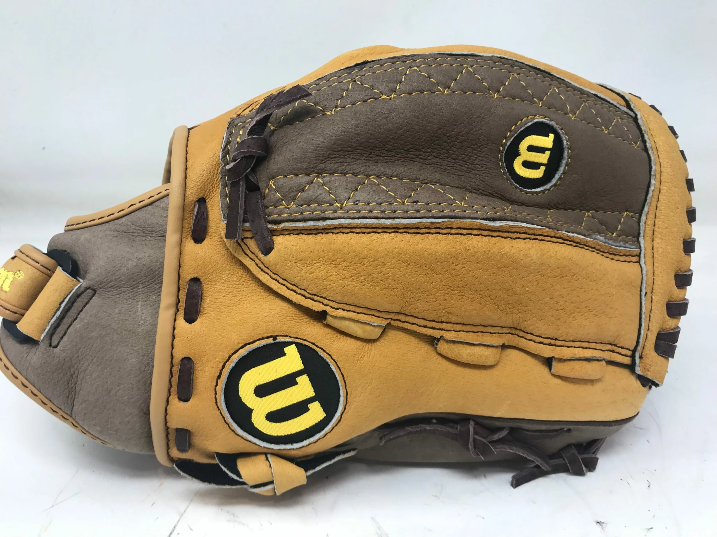 New Wilson A440 A0440 12-BR 12" Fastpitch Softball RHT Black/Wht Fielding Glove