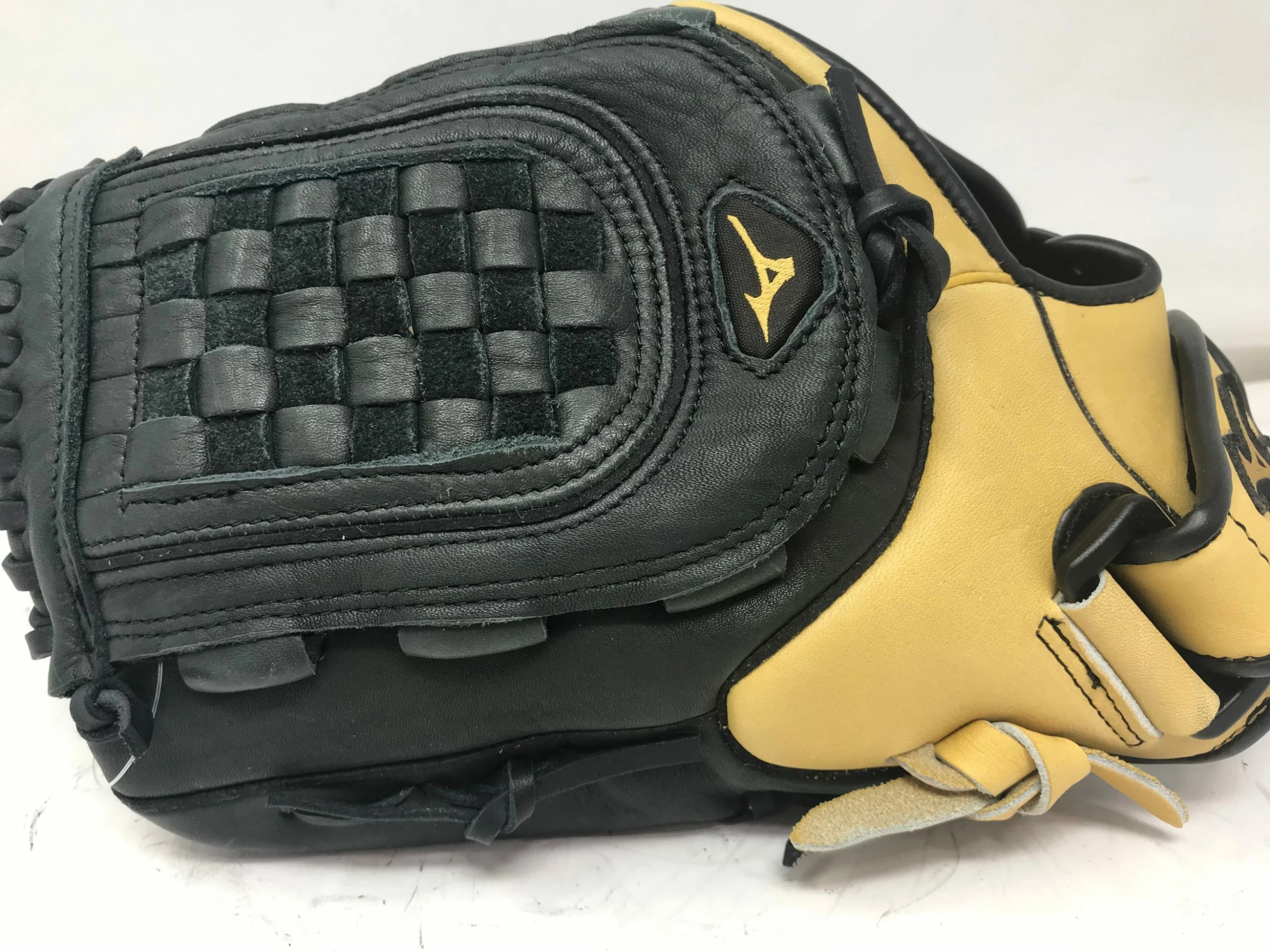 New Mizuno Supreme GSP1253 12.50-Inch Softball Fielder's Mitt LHT Black/Tan - Image 2